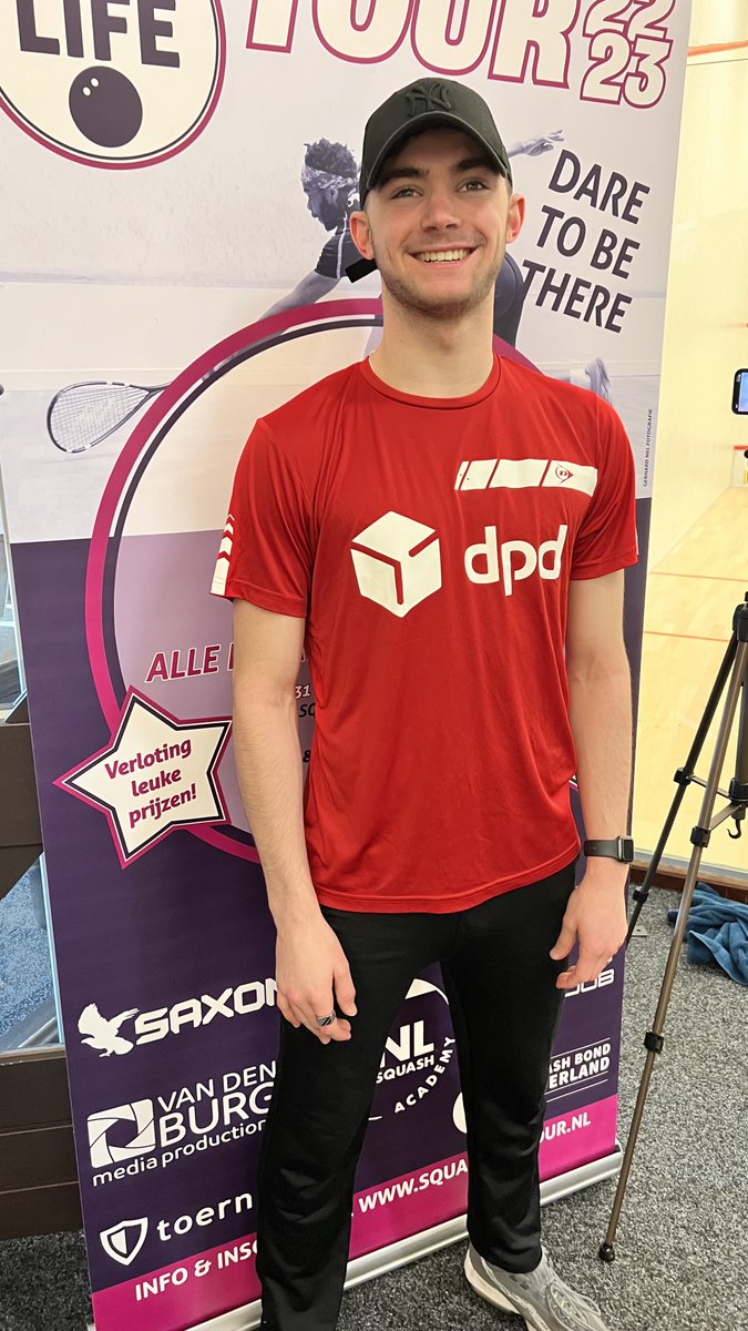 De finale #squashlifetour #houtrust was bijna 'n heel Hollandse. Sam Gerrits verloor nipt (2-3) van Dylan Molinaro (Aus) die nu om 16:50 uur uitkomt tegen Rowan Damming. Volg deze wedstrijd via youtube.com/live/07C544J_I… 
#DenHaag #squash <a href="/SquashLifeTour/">SquashLifeTour</a>