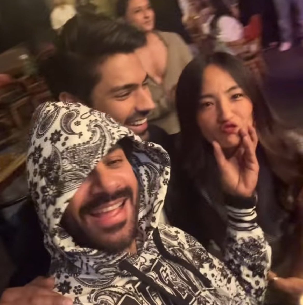 Khoobsurat people🫶

#KaranveerMehra𓃵
#ChumDarang #DigvijayRathee