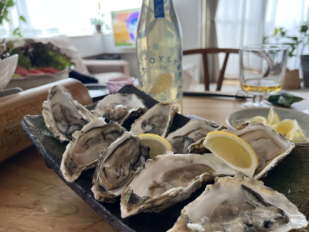 Kumiko_Infinity's tweet photo. 牡蠣パーティー🦪🎉
#刈穂 Rock Oyster Lovers
という牡蠣専用の純米酒がとっても美味しかった♡ https://t.co/dyaZOFyrJd