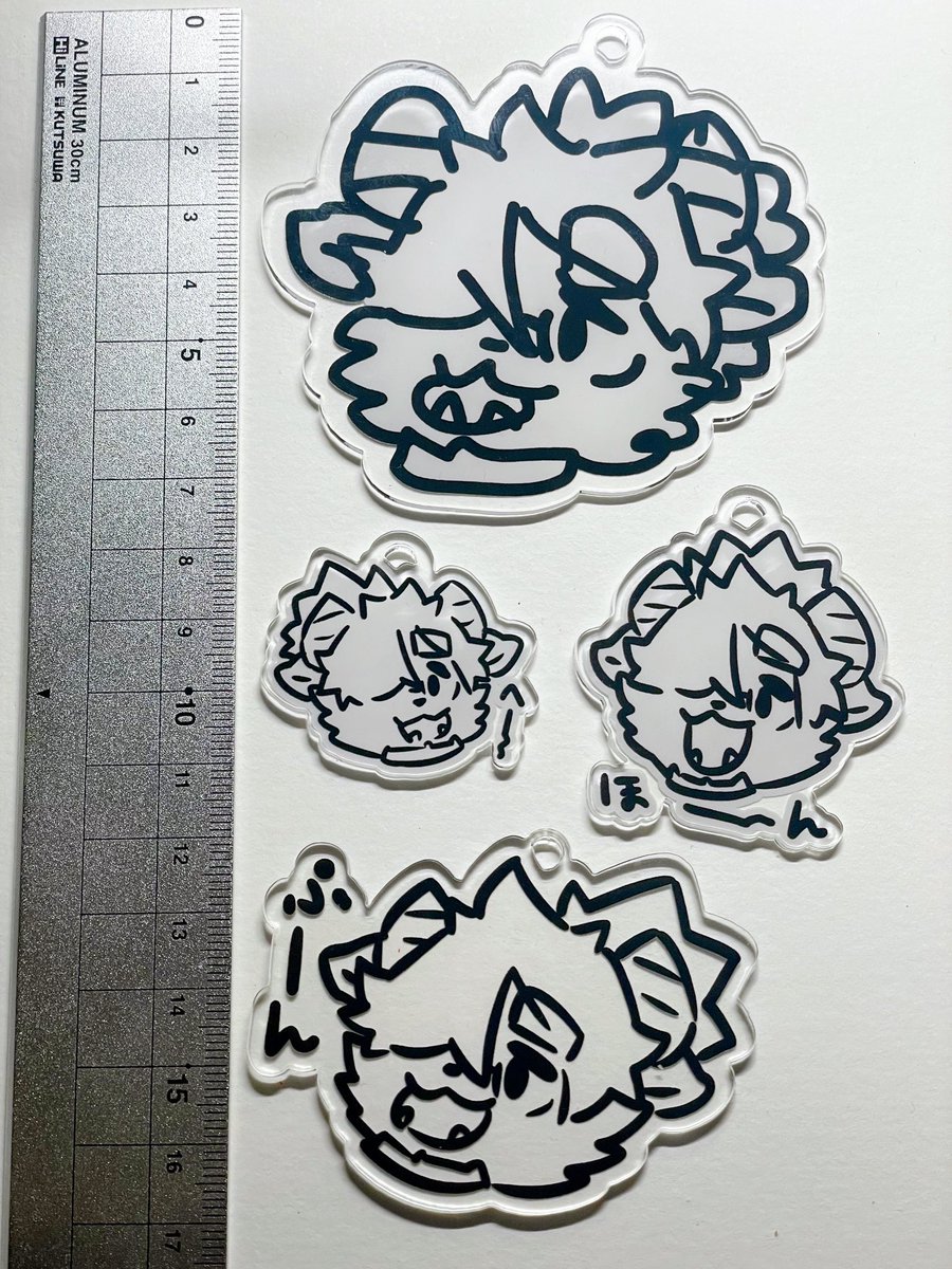 mao_DBmiyuki's tweet photo. 2月のコミティアで出したいなーと試作中のアクリルグッズがいくつか届いたので皆のご意見聞かせて〜なのである✨

1枚目がビッグサイズアクスタ魔王（使用画像は仮）
10センチオーバーと満足度高いサイズで魔王を飾れるやーつ

2枚目はガチャかくじ形式で必ず当たる魔王ミニアクキー
適当な表情が気に入ってたりしてるのである✨

こういうのあったら欲しい！などあればぜひコメントして欲しいのであるよ〜✨