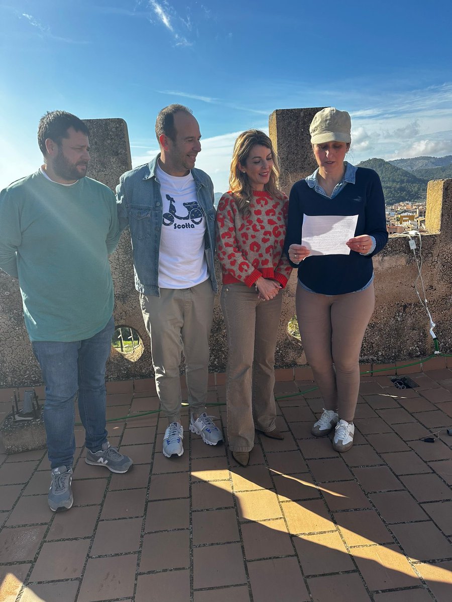 AjAndratx's tweet photo. Avui hem dut a terme l'encesa de la Torre del Sagrament i la lectura del manifest pels Drets Humans, participant en l'encesa de Torres, talaies i talaiots de la Mediterrànea 2025🌍

A les 18.30h es durà a terme la segona encesa🙏🏻 https://t.co/QYO1heT4pv