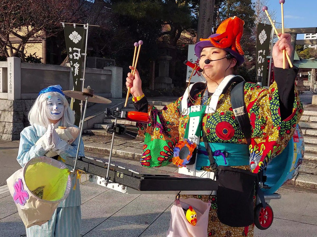 AngPongTanggg's tweet photo. mutakoさんの回遊も久しぶり
周りは演奏に合わせて踊る人ばかり
#mutako
#鉄琴ワンマンバンド
#回遊パフォーマンスの会 https://t.co/DbGuj5IxlM