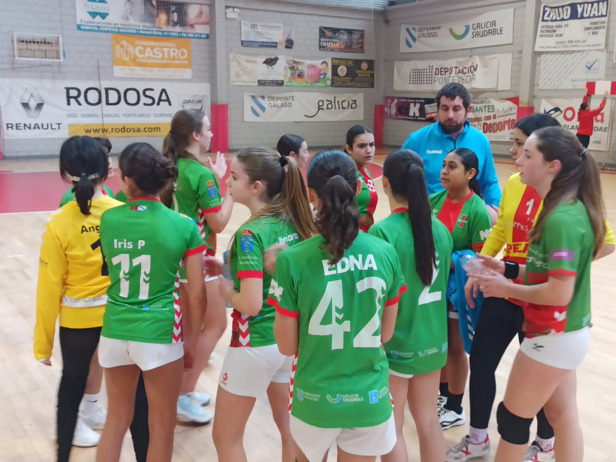 CB_ChapelaWeb's tweet photo. Mala sorte das nosas infantís femininas ante as Choqueiras. Fixeron un bo encontro, pero pagaron a mala puntería (14-18). Moi boa progresión das rapazas!! Seguimos con esa actitude!! Moi ben!! 
#imoschapela #vermelloeverde #sonolasetta https://t.co/tti0rCSf2v