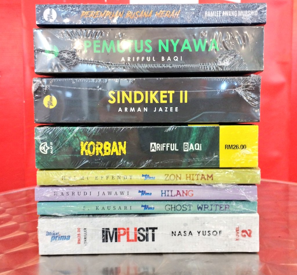 elinabazli's tweet photo. Antara hasil tangkapan di jualan gudang @karangkraf. Jangan tanya berapa total damage 🤭

Heaven betul sebab banyak sangat buku-buku best. Rambang mata jadinya.

#jualangudangkarangkraf https://t.co/o2FPRzG9gY