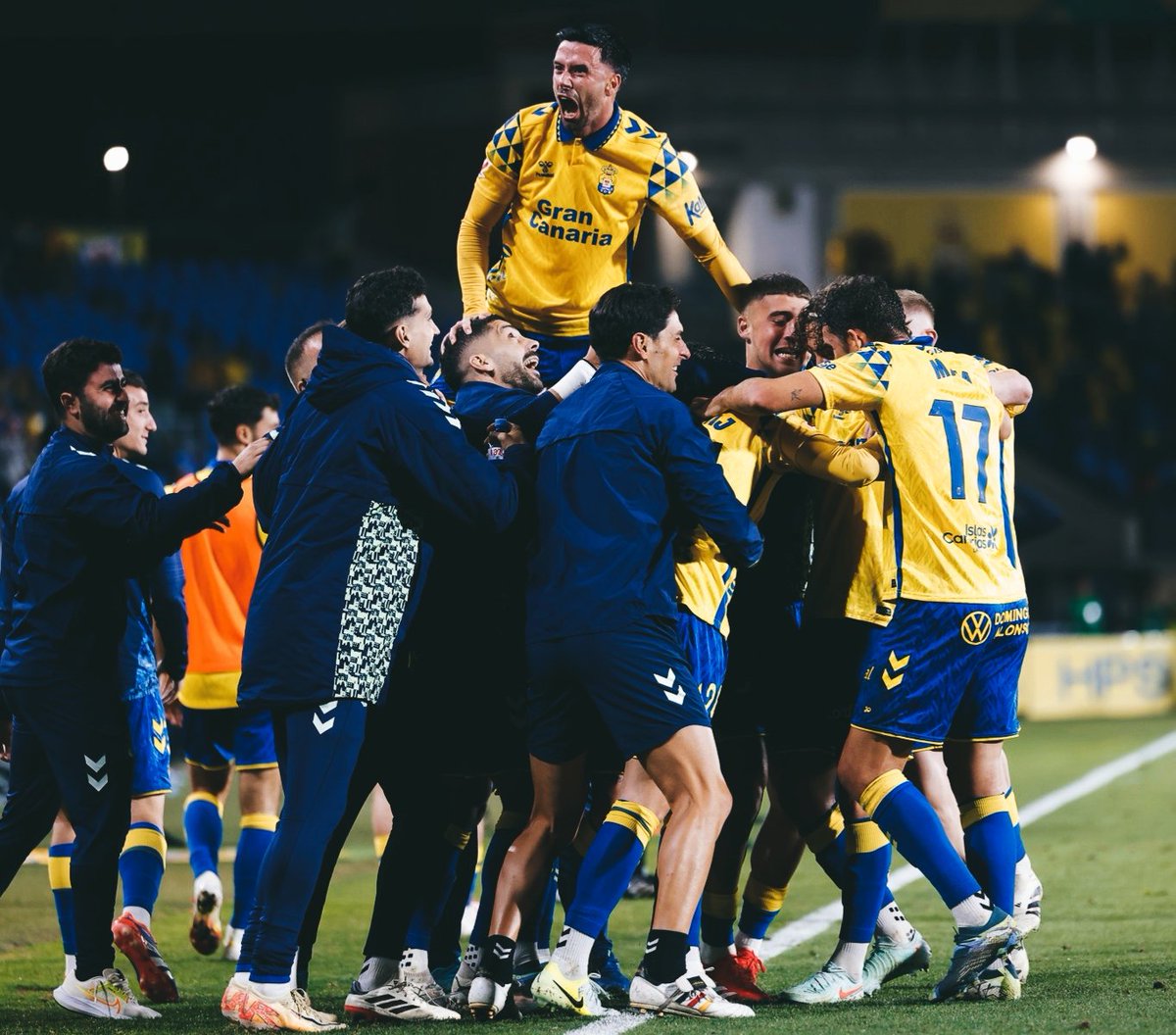 Ante un robo más, la pelota fue la única que impartió justicia. 

¡Vamos Las Palmas!