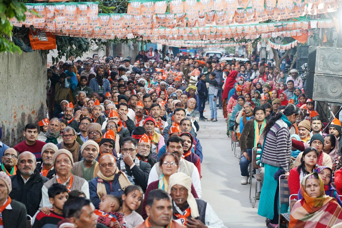 दिल्ली से AAP-दा होगी विदा, 
खिलेगा विकास का कमल...

आज नई दिल्ली के मुस्तफाबाद विधानसभा क्षेत्र में आयोजित जनसभा को संबोधित कर <a href="/BJP4Delhi/">BJP Delhi</a> के प्रत्याशी श्री मोहन सिंह बिष्ट जी को प्रचण्ड मतों से विजयी बनाने की अपील की।  

दिल्ली की जनता-जनार्दन ने भ्रष्टाचार की पर्याय बन चुकी