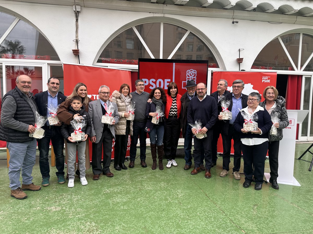 patxilopez's tweet photo. Celebramos 25 años de la agrupación socialista de Vinaròs, un lugar de encuentro, debates, ideas, libertad y valores.

Mientras tanto, el PP hace política en contra de la gente, y vota en contra del pueblo.

Seguiremos defendiendo los valores socialistas ahora y siempre, en Vinaròs y en todo el país.