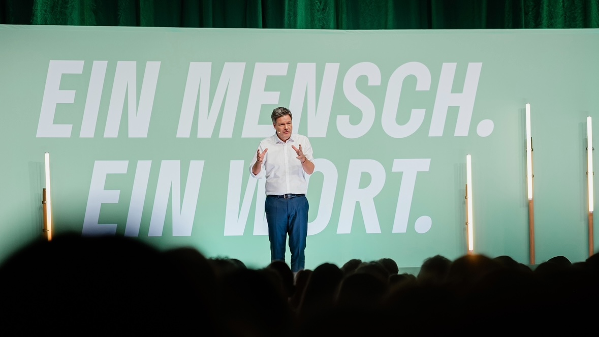 Wenn man sich anschaut, wie Europa nach vorne gekommen ist, dann weil es Menschen gab, die deutsche Interessen stets in den Dienst Europas gestellt haben. Hier liegt ein Erbe brach bei der Union unter Friedrich Merz. 

youtu.be/n_SSzi5cHgQ