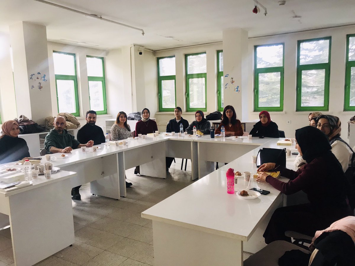 📚Kütüphane Kitap Kulübü  olarak Ocak ayı yirmi ikinci toplantımızı gerçekleştirdik.
📕 Khaled Hosseını den Bin Muhteşem Güneş adlı kitabı konuştuk. 
Toplantıya katılan değerli katılımcılara teşekkür ederiz. 🙏🏻 <a href="/yazgi_gokhan/">Gökhan YAZGI</a> <a href="/DmrRemzi/">Dr. Remzi Demir</a> <a href="/etkinkutuphane/">Etkin Kütüphane</a>