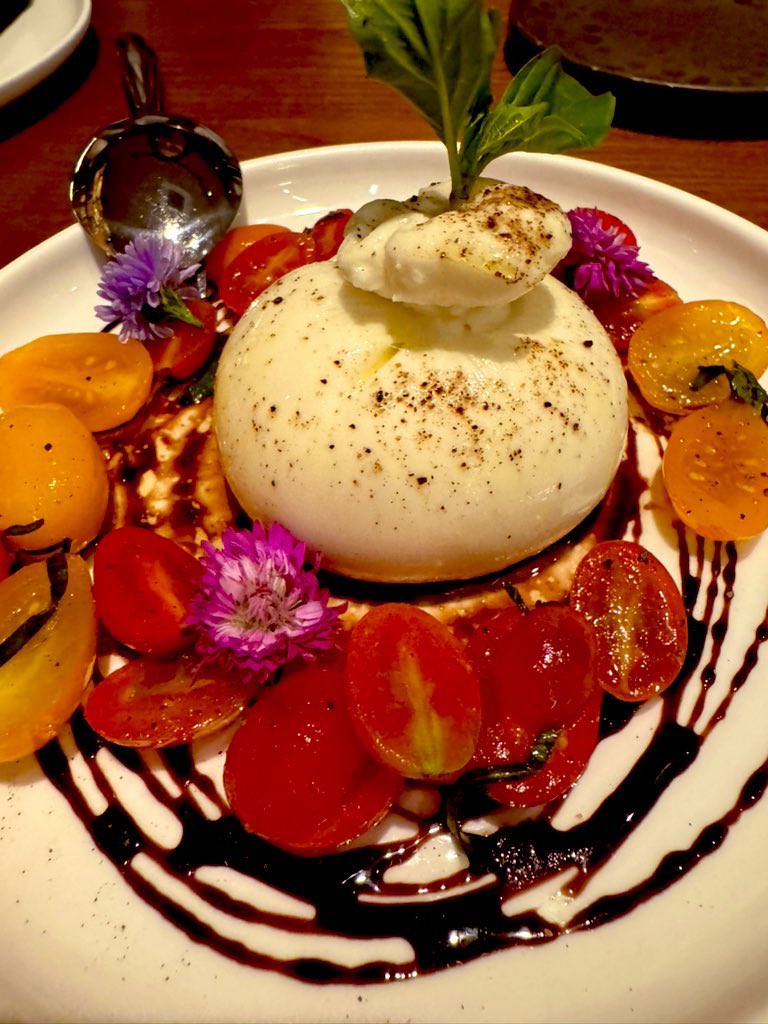 Tor1Wealth's tweet photo. Franca #sukhumvit10… Atmosphere 8/10, Food 8/10, Service 10/10 😋 
#franca #italian #foodie #bangkok https://t.co/EZYIeBTytD
