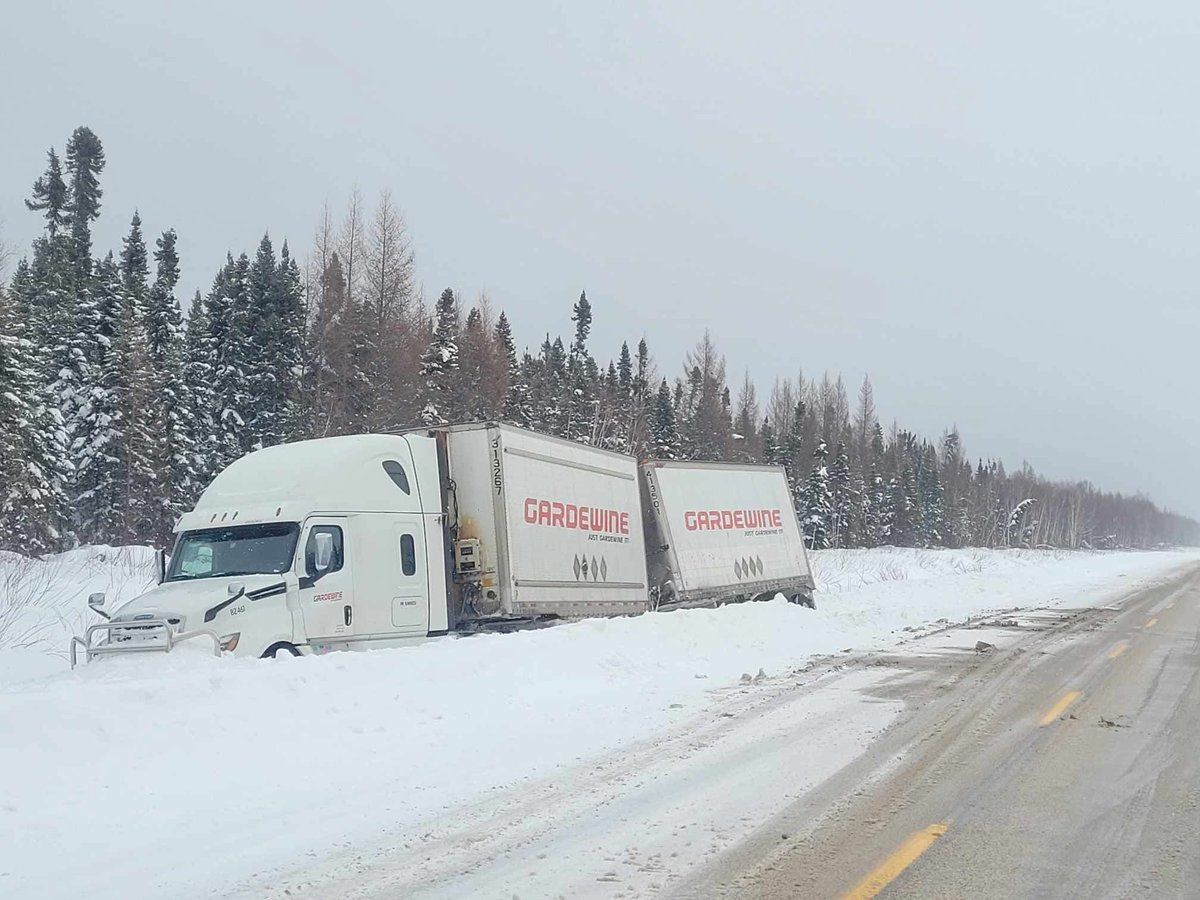 SkilledCanada's tweet photo. (#728/01/2025)
MANITOBA (S)
""HWY 60 Northbound Manitoba 
40 km from hwy 10
Road conditions aren't great .""
#Gardewine #gardewinestc #mbstc #stoplmia #mbhwy60 #hwy60stc #vanstc #Btrainstc #svistc #offroadstc https://t.co/cwoiziw0Bf