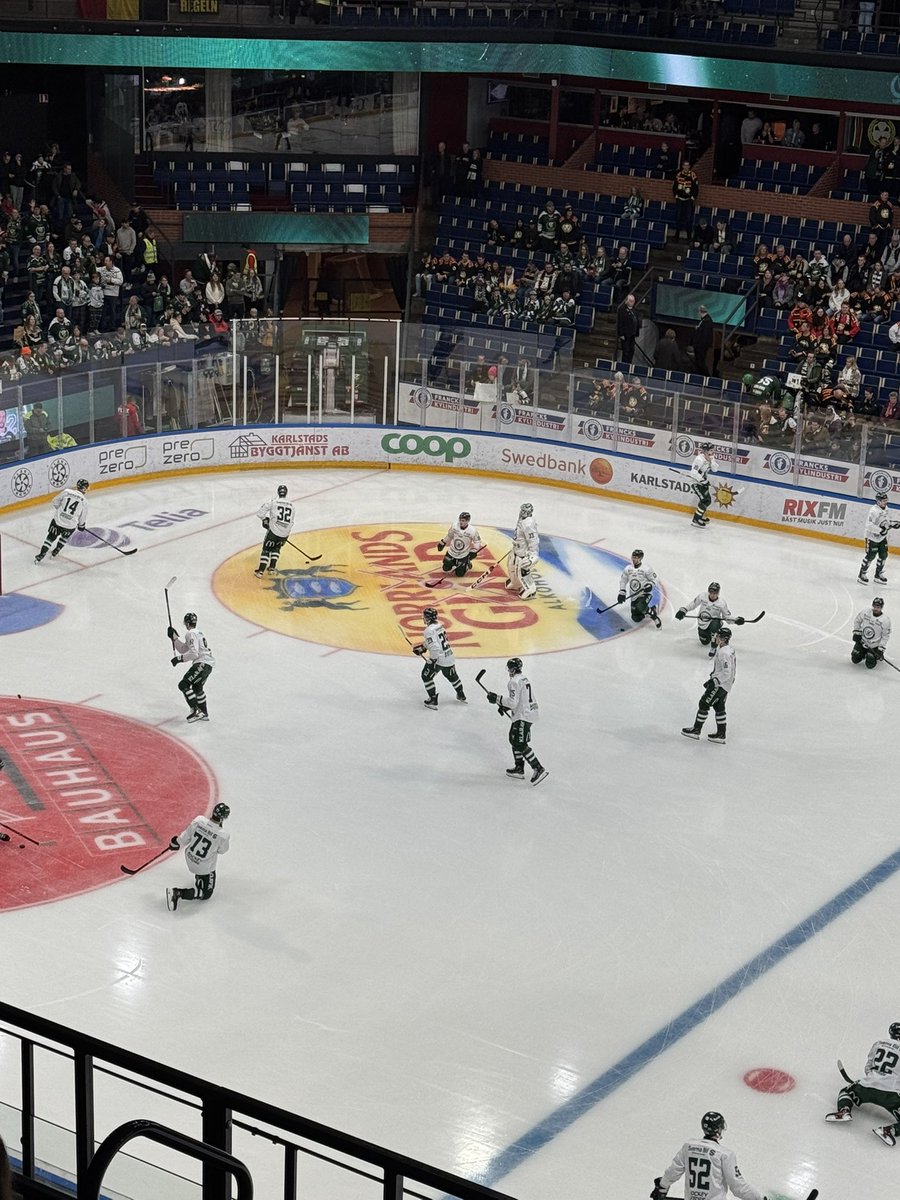 saraJMengstrom's tweet photo. Äntligen på plats #farjestadbk https://t.co/pKOeRlhVO5