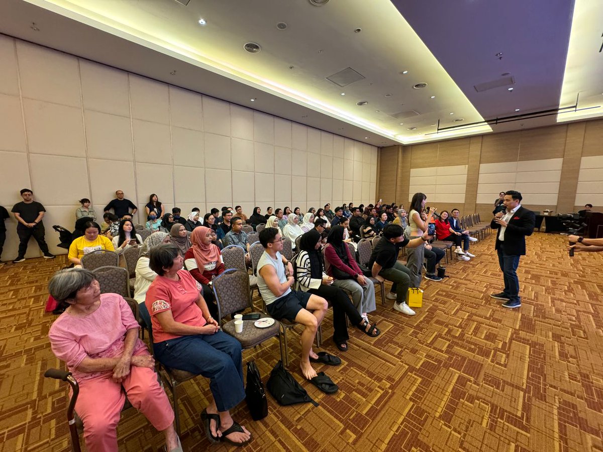 SunwayMedical's tweet photo. Our 90-Day Time to Move Health Transformation Programme, held in collaboration with Samsung Malaysia, has wrapped up recently!

Our first-place winner achieved an incredible 20kg weight loss, and over half the participants lost 5% or more of their body weight. https://t.co/3y6i4pGCma