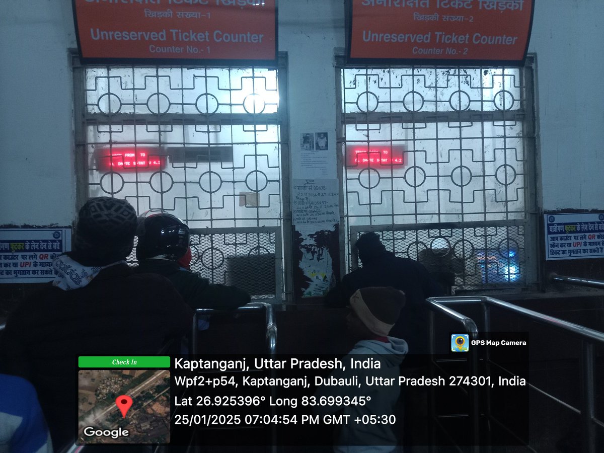 sweetcoild's tweet photo. @IRCTCofficial  yaha pe 2 unreserved ticket counter hai but yaha pe bus ek hi counter hi open hai aisa kyu ho raha hai sab logo ko line lag raha hai https://t.co/rHyRKRBIEt