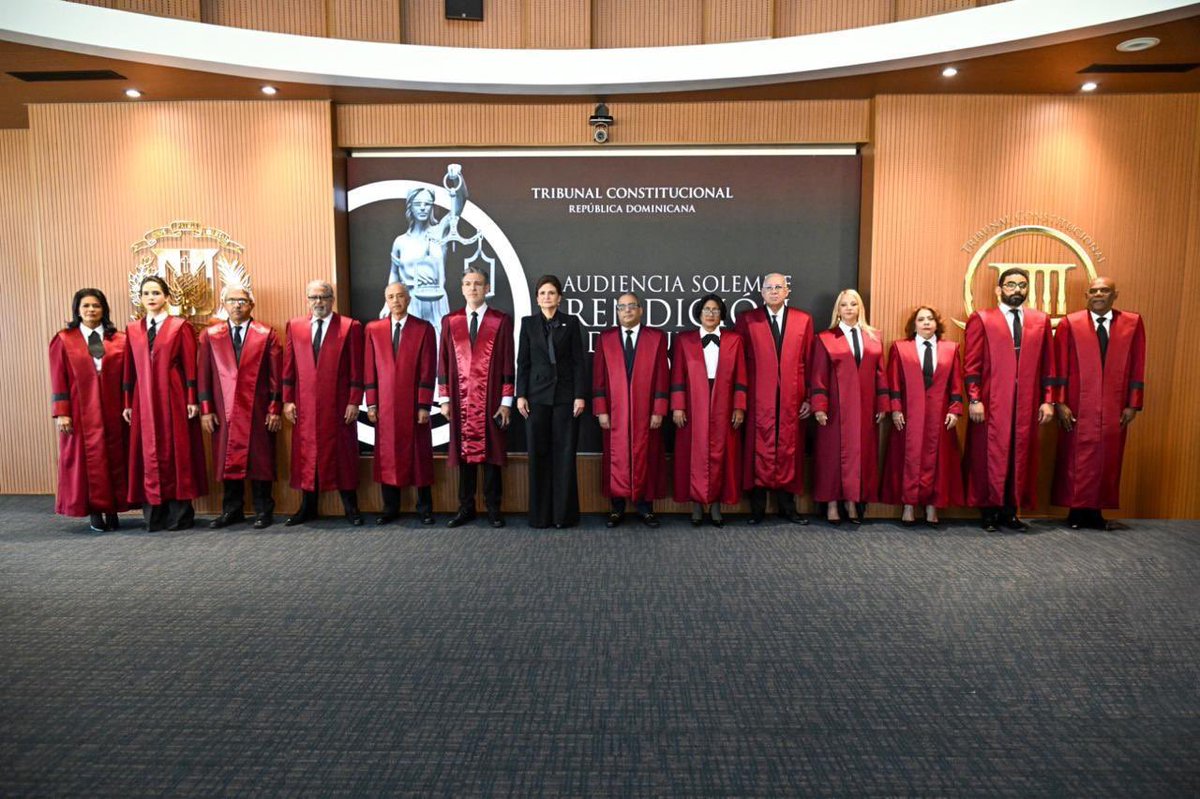 La Audiencia Solemne de Rendición de Cuentas con motivo del décimo tercer aniversario del #TCRD fue encabezada por el presidente de esta alta corte, magistrado Napoleón R. Estévez Lavandier, junto a la vicepresidenta de la República, Raquel Peña, y los magistrados del #TCRD.