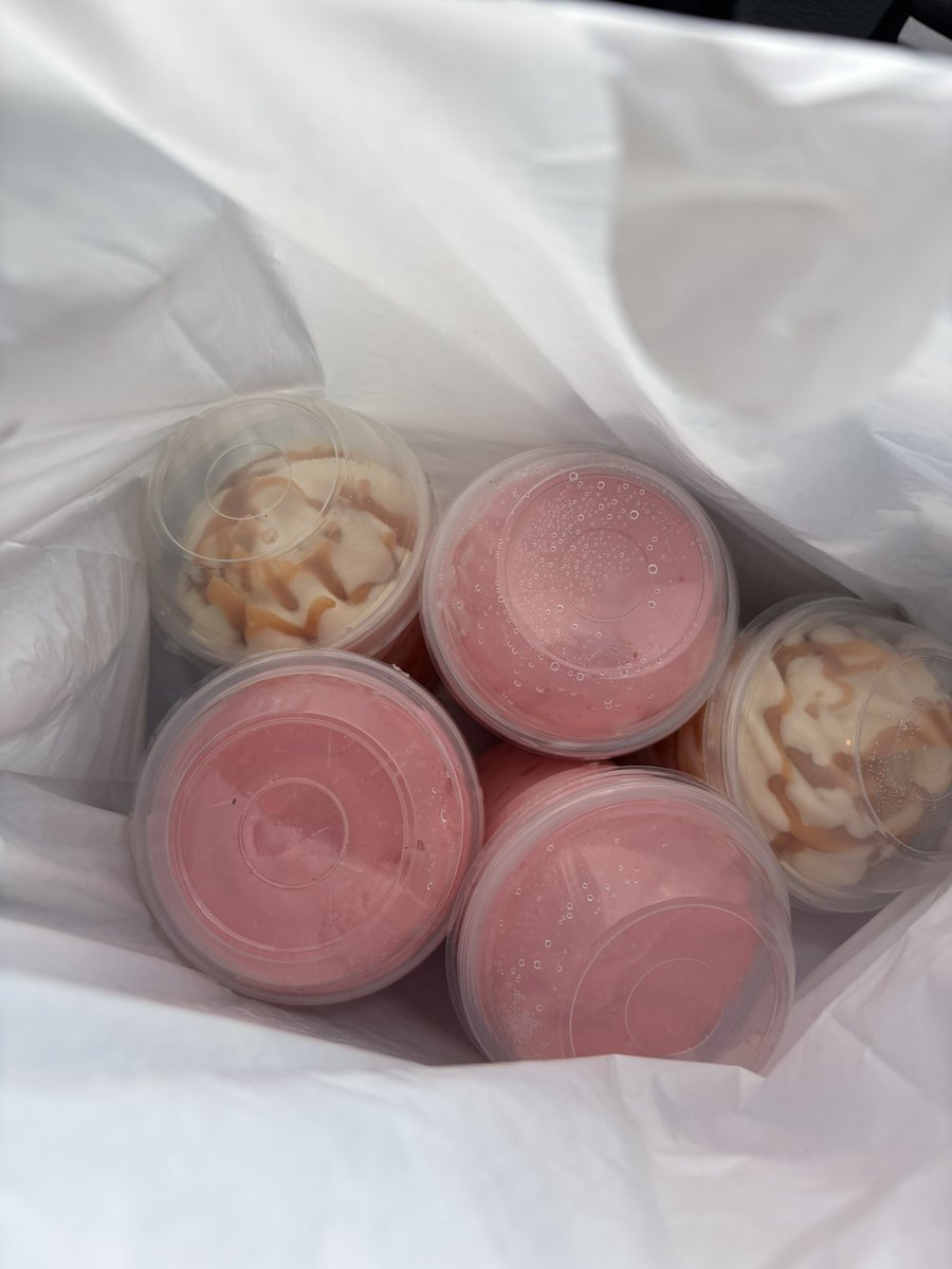 GodmotherThe's tweet photo. If you stay in PTA North, there’s a garage deep in PTA north, you can smell the racism right from the entrance. They sell these ice creams. They’re SUPER good. 

Unfortunately the garage just burnt down now after I left.😔💔 https://t.co/T4nxgcPD4e