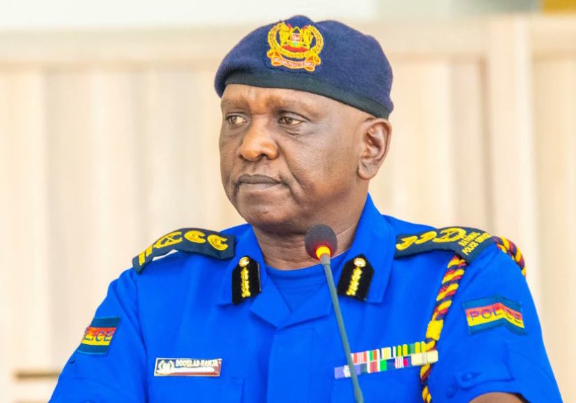 Mkuu wa Polisi nchini Kenya yaani IGP Douglas Kanja ametangaza kuwa huduma za Polisi nchini humo zinapelekwa Kidigitali na hivi punde Wakenya wataanza kuripoti kesi zao kwa njia ya Mtandao bila kwenda kwenye kituo cha Polisi. Kwa yeyote  mwenye smartphone ataweza kupata huduma.