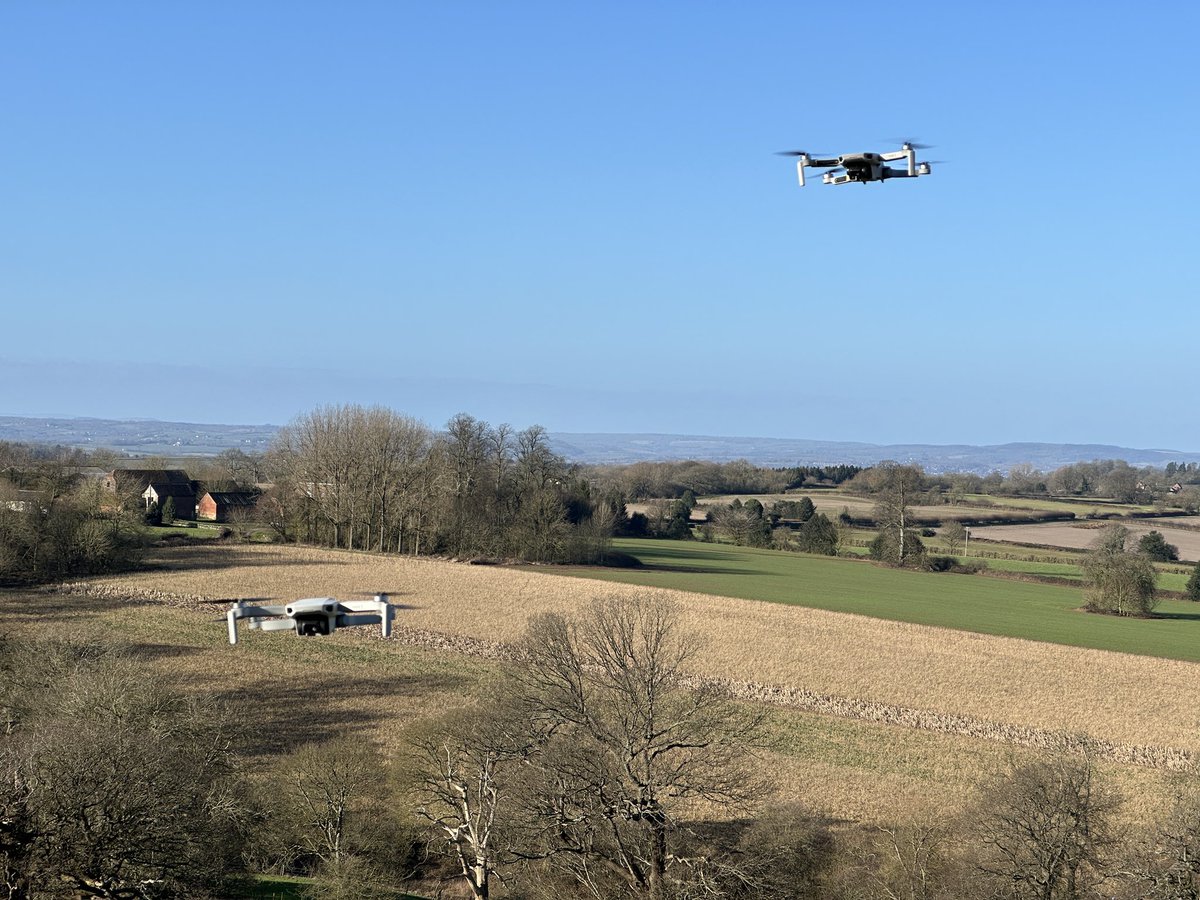 sabphotos69's tweet photo. Had a wonderful time flying with @traceydw and @Joeynoble this morning on a beautiful bright but chilly day.  #sheepwalks #drones #photography #weather #loveukweather @StormHour @DroneHour https://t.co/NemNq9NWvo