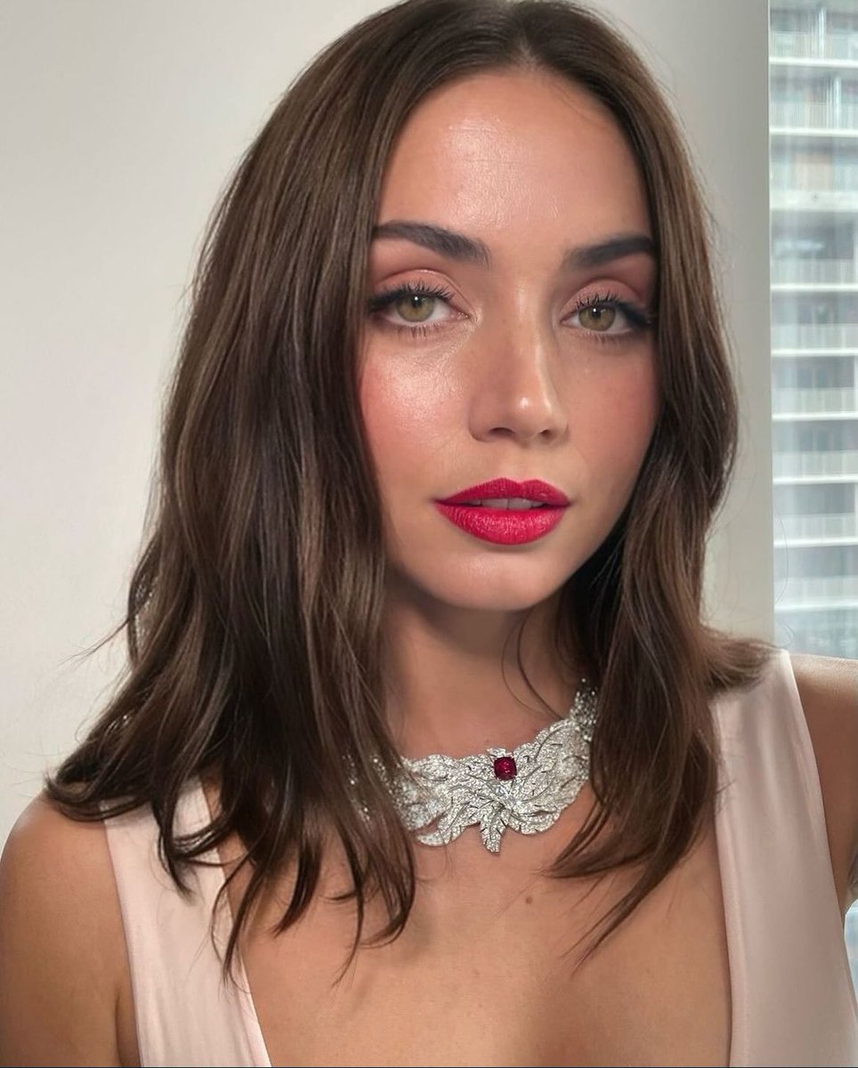 Ana De Armas Stan tweet media