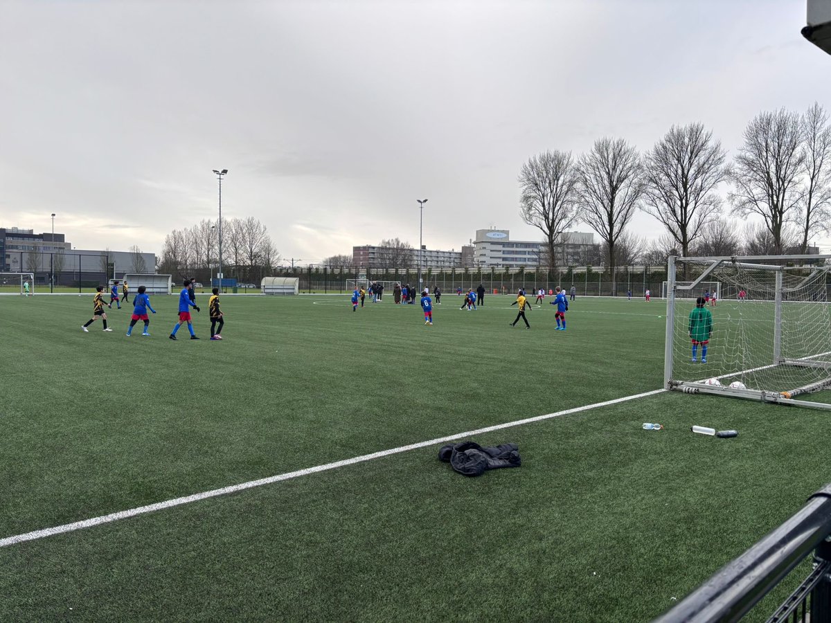 Elke zaterdag staan er duizenden kinderen op een voetbalveld. Ze bewegen, leren winnen &amp; verliezen, zijn lid van een vereniging. Dit is Nederland op z'n mooist. 

(IJ.V.V. De Zwervers won trouwens met 4-1. 😉)