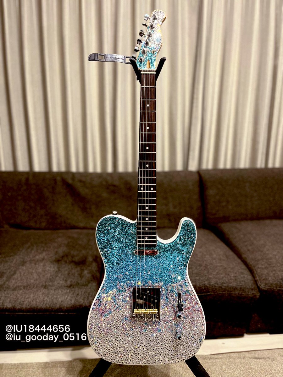 IU オフィシャルグッズ バイサマーミニチュアギターセット 先払いのみ）韓国スターグッズ IU (アイユー) [Memory of THE WINNING