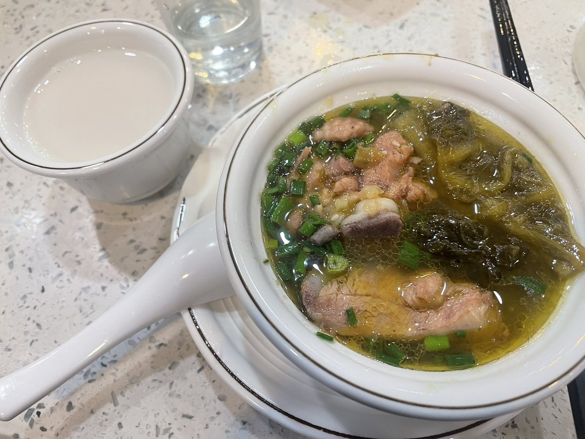 老板，煮一锅酸菜鸡