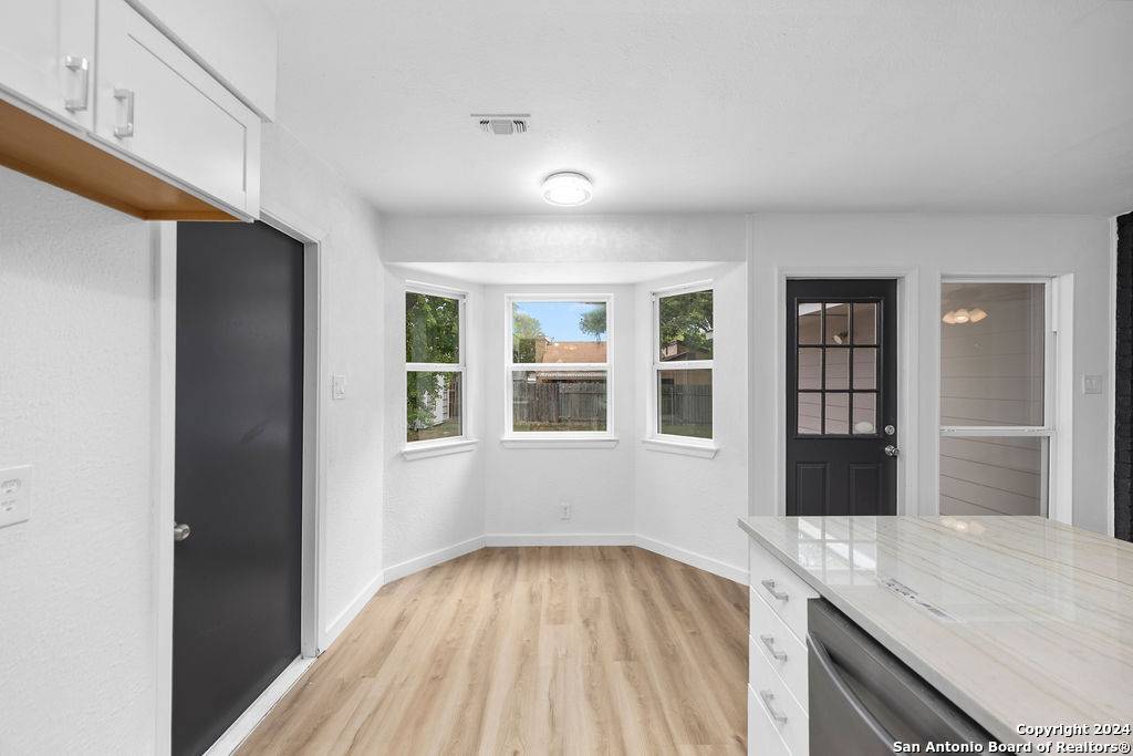 AMRGrouptx's tweet photo. New Listing Price: $248,000
13114 LARKYORKE ST, San Antonio, TX 78233-5025 is a fantastic property with 4 bedrooms and 2.0 bathrooms.
See more here: https://t.co/9RzlgfaN1y https://t.co/4rqeoiLDNN