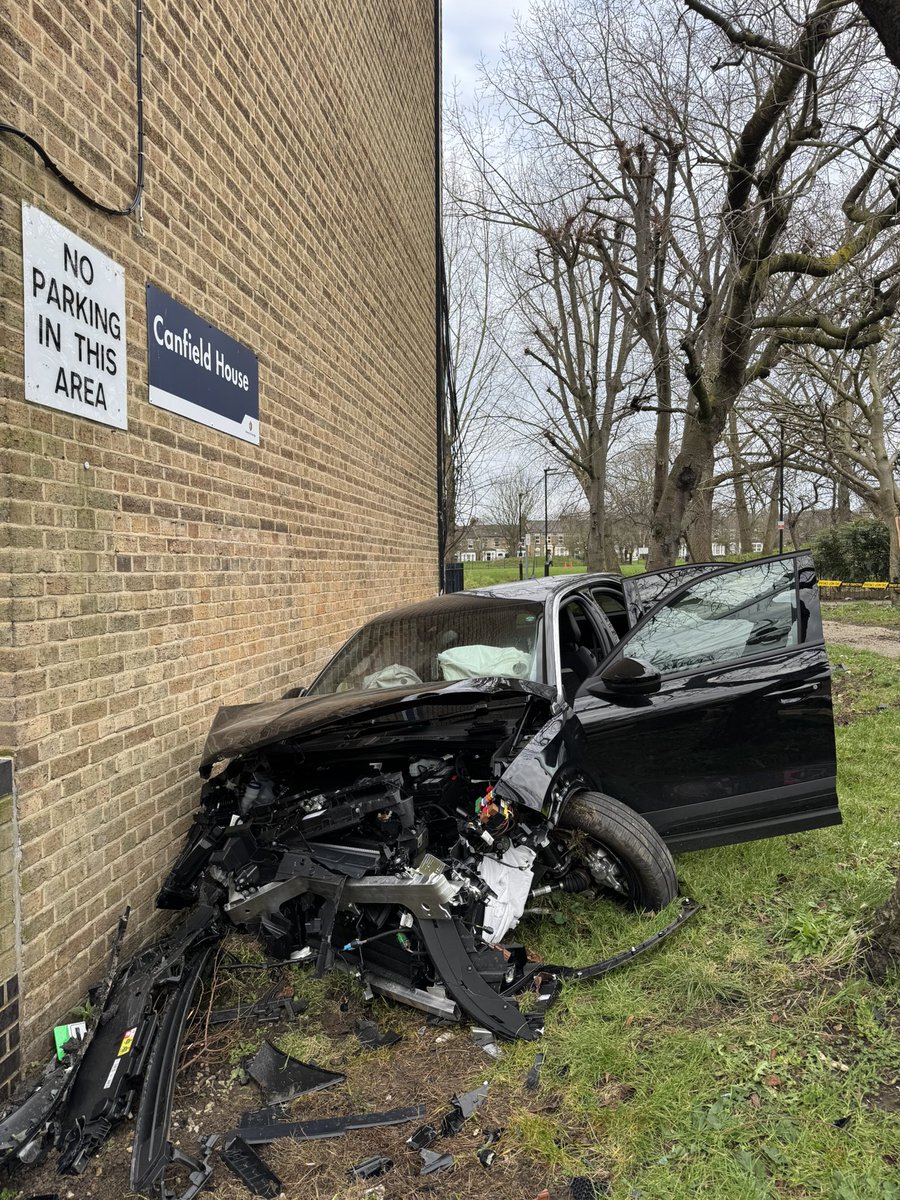 📠Mobilisation Message📠

Call Type: Car Into Building
TOM: 15:05
Call Sign: A331 A332

#Crews made the scene #safe and assisted <a href="/LAS_NorthLdn/">LAS North London</a> in treating one #casualty who was removed to hospital following this #RTC.