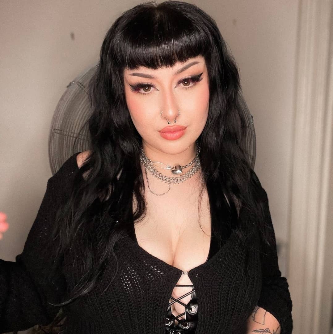 Hello gents nice meeting you all I'm Olivia and I'm an well experienced escort available for hookup