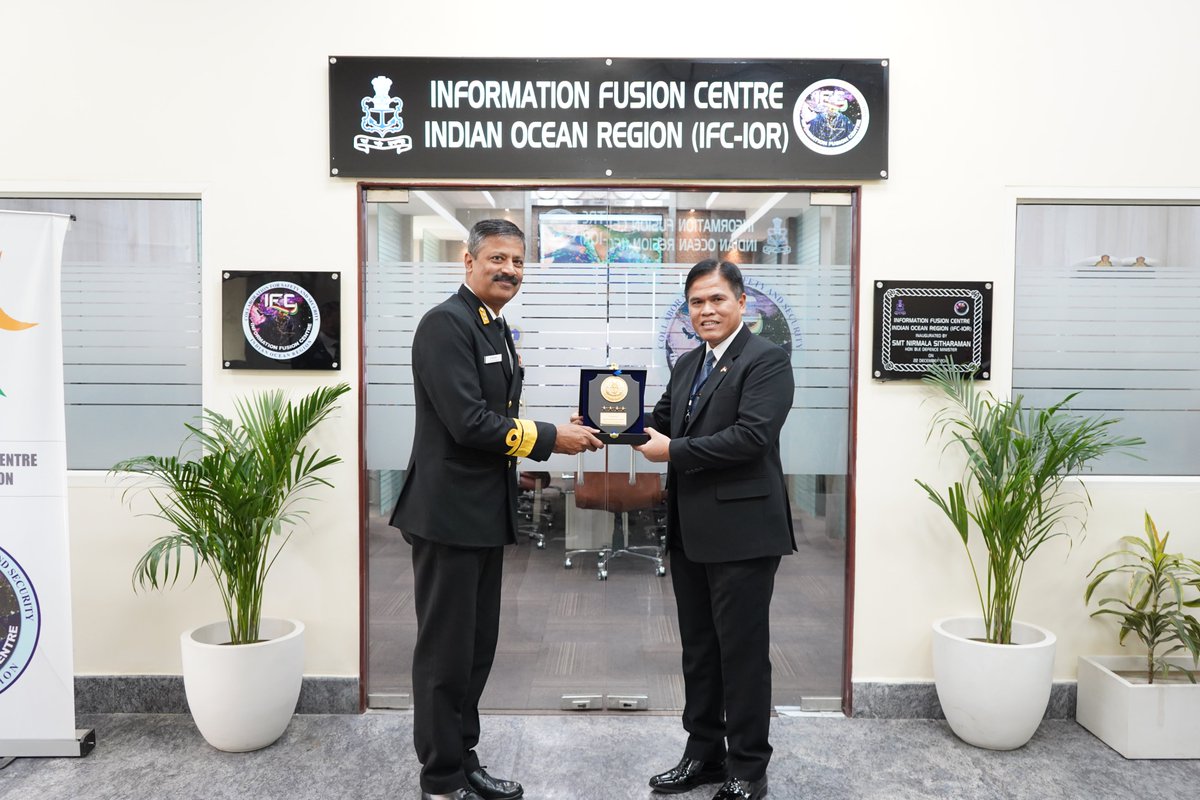 IFC_IOR's tweet photo. Admiral Muhammad Ali, Chief of Staff of the Indonesian 🇮🇩 Navy @TNIAL visited #IFCIOR on 25 Jan 25.

Discussions highlighted the pivotal role of #ILOs in #InformationSharing. Admiral commended the Centre's collaborative efforts with partner nations & agencies in advancing #maritimesecurity and safety across the #IOR. 

@indiannavy 
@IndianEmbJkt