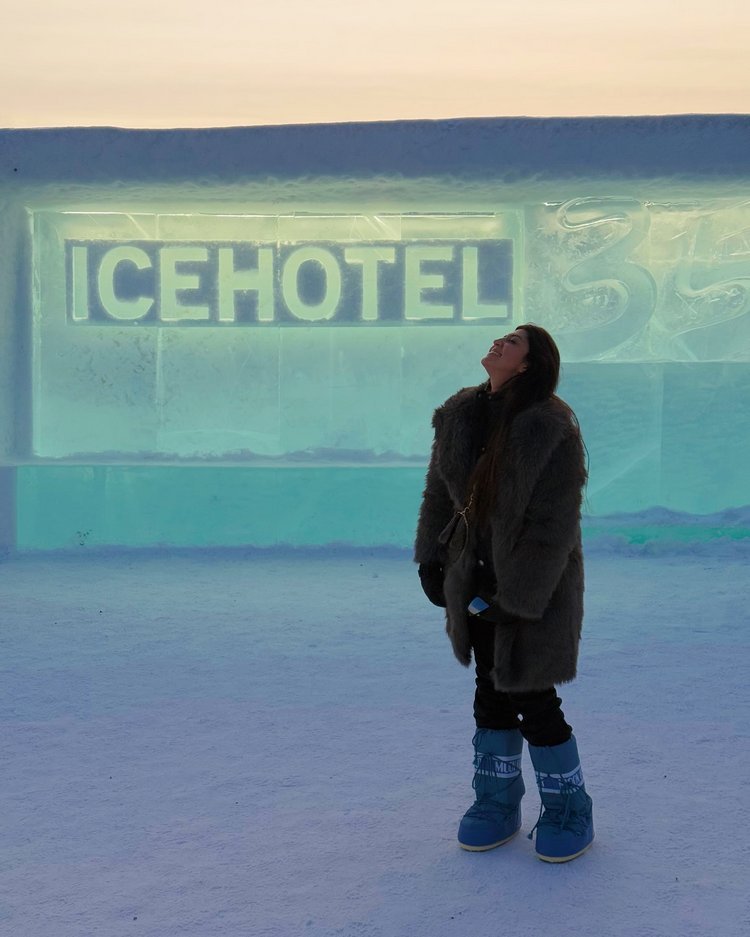 MovieBuzz (@moviesupdatez) on Twitter photo Vacay Time !!
<a href="/pranitasubhash/">Pranitha Subhash</a> Vacay Time !!
<a href="/pranitasubhash/">Pranitha Subhash</a>