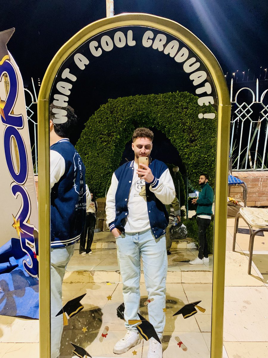 TheDawly's tweet photo. WHAT A COOL GRADUATE ! 🔥🎓🙌 https://t.co/TFsZxzB9wZ