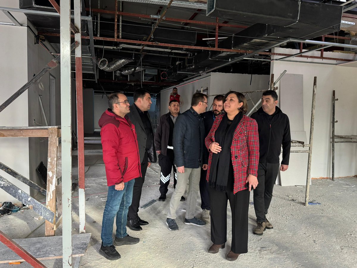 Önceliğimiz, SAĞLIK..
Kırşehir Eğitim ve Araştırma Hastanesi Acil Servisimizde sunulan sağlık hizmetlerini daha verimli, kaliteli ve kolay erişilebilir olması amacıyla başlattığımız genişletme çalışmalarını yakından takip ediyoruz.
Yapımı devam eden çalışmalarımız hakkında