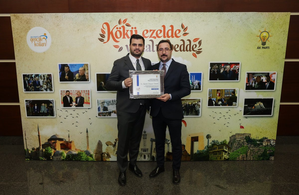 mucahidsuleyman's tweet photo. 2021-2025 yılları arasında görev yaptığımız,beraber yol ve dava birlikteliği gerçekleştirdiğimiz, AK Parti Genel Merkez Gençlik Kolları 8.Dönem Mkyk üyeleri olarak son toplantımızı gerçekleştirdik.

#GençliğinleGeleceğeYönVer 

@eyupkadirinan https://t.co/G0laXejo3r