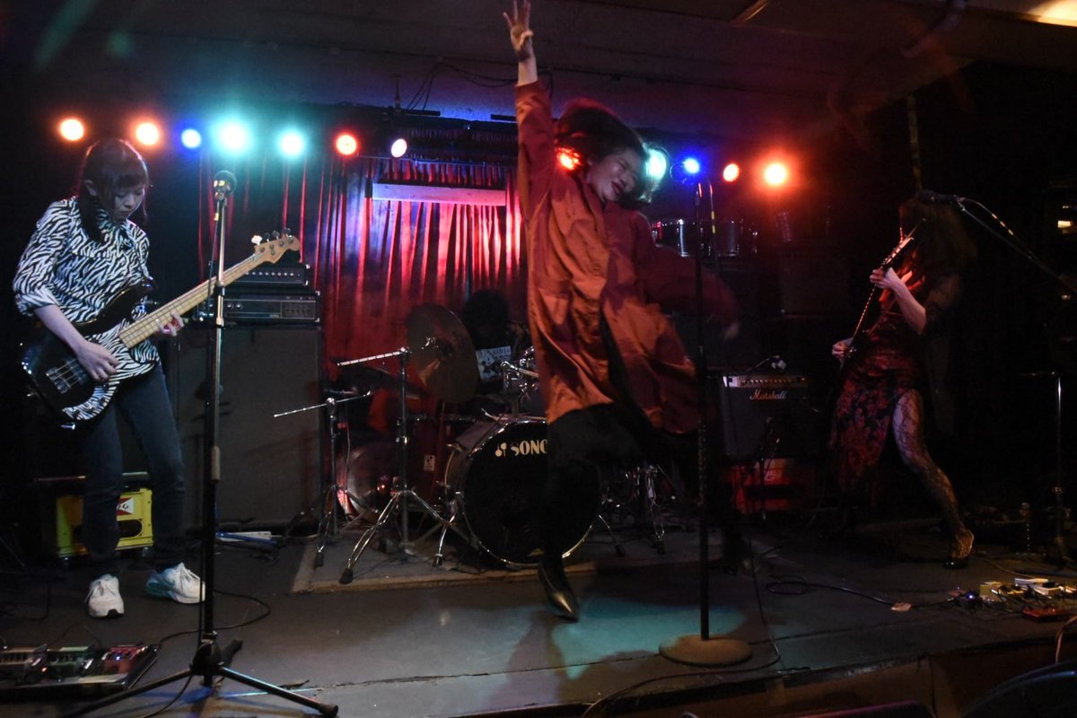 ruuula's tweet photo. クボツヨシさんが素敵に撮ってくださいました！
2025.1.25. BlueVision ＠ライブバー音小屋 https://t.co/BQeydUHU45