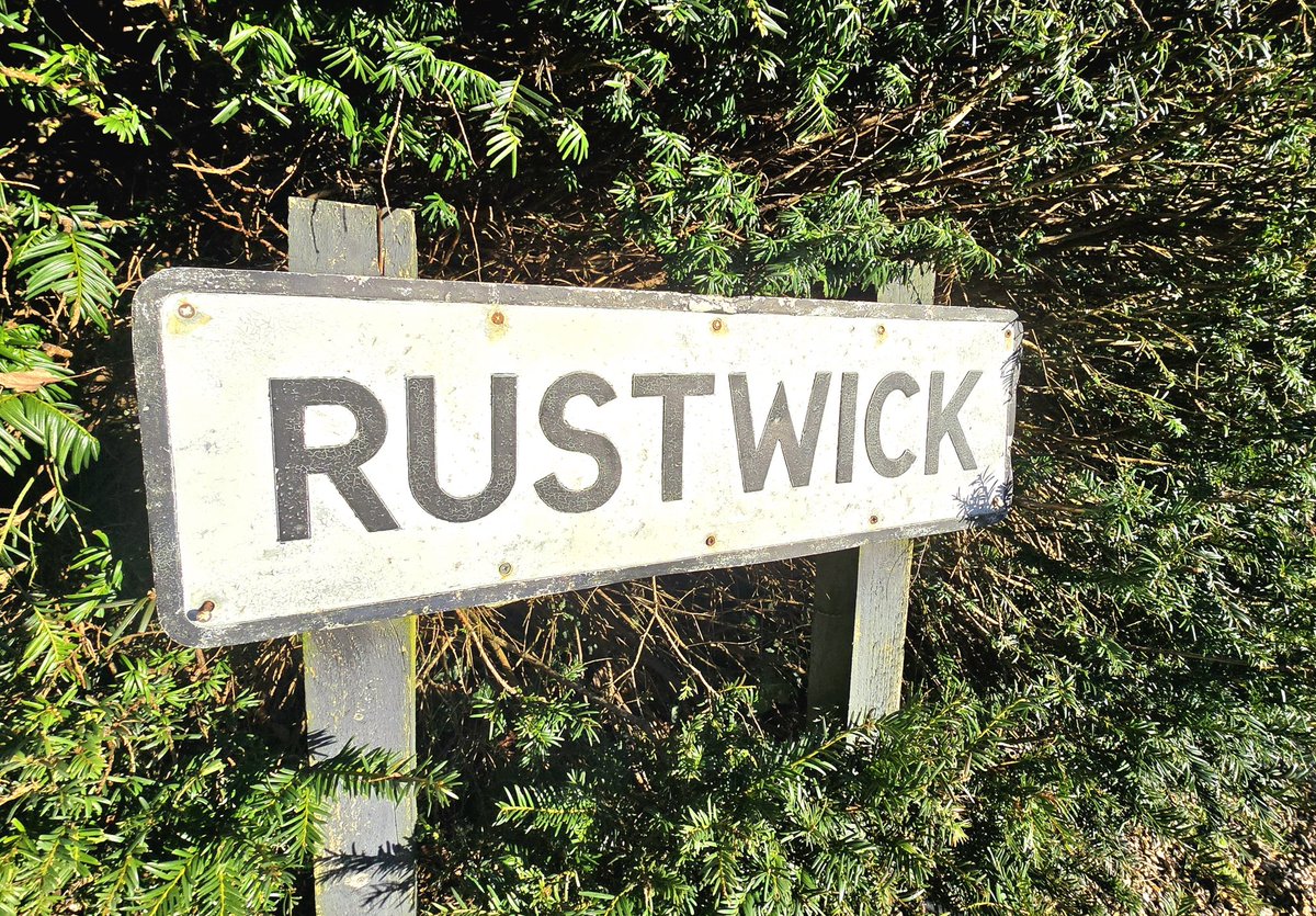 JlpRoger's tweet photo. Rusthall and @DailyBreadTN4 . Very nice place to stop #rusthall #tunbridgewells #toadrock https://t.co/GQOwF1Kr0b