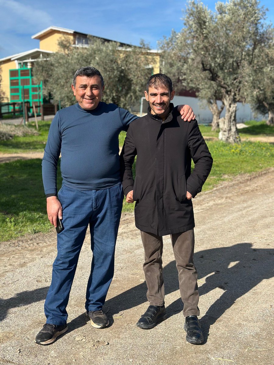 Değerli jokeyimiz Mehmet kaya  emir soy harasını ziyaret etmiştir