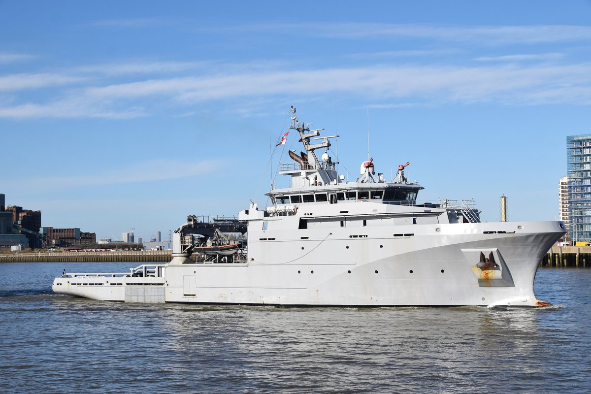 AJBC_1's tweet image. An earlier than originally expected departure for Loire-class vessel FS GARONNE from #London today.

#dlr_blog 
🇫🇷 @MarineNationale #FSGARONNE 
#BSAM #SupportVessel #OPV
#RiverThames #LondonPortCity