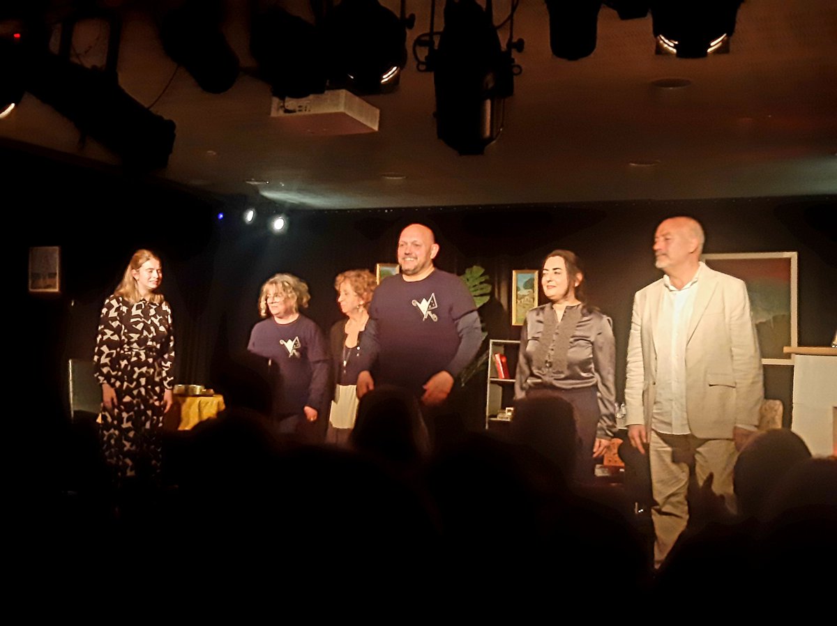 MartaFdezJurjo's tweet photo. #LaFoscor #teatre al @NavasCC. Escrita i dirigida per Albert Capel Calvet i interpretada per Eulàlia Garcés, Albert Pierres, Andrea Morante i Joana Torres. Obra sobre relacions familiars: entre marit i muller, entre pare i filla, entre filla i mare. Amb una revelació sorprenent. https://t.co/DVAEZkg5lG