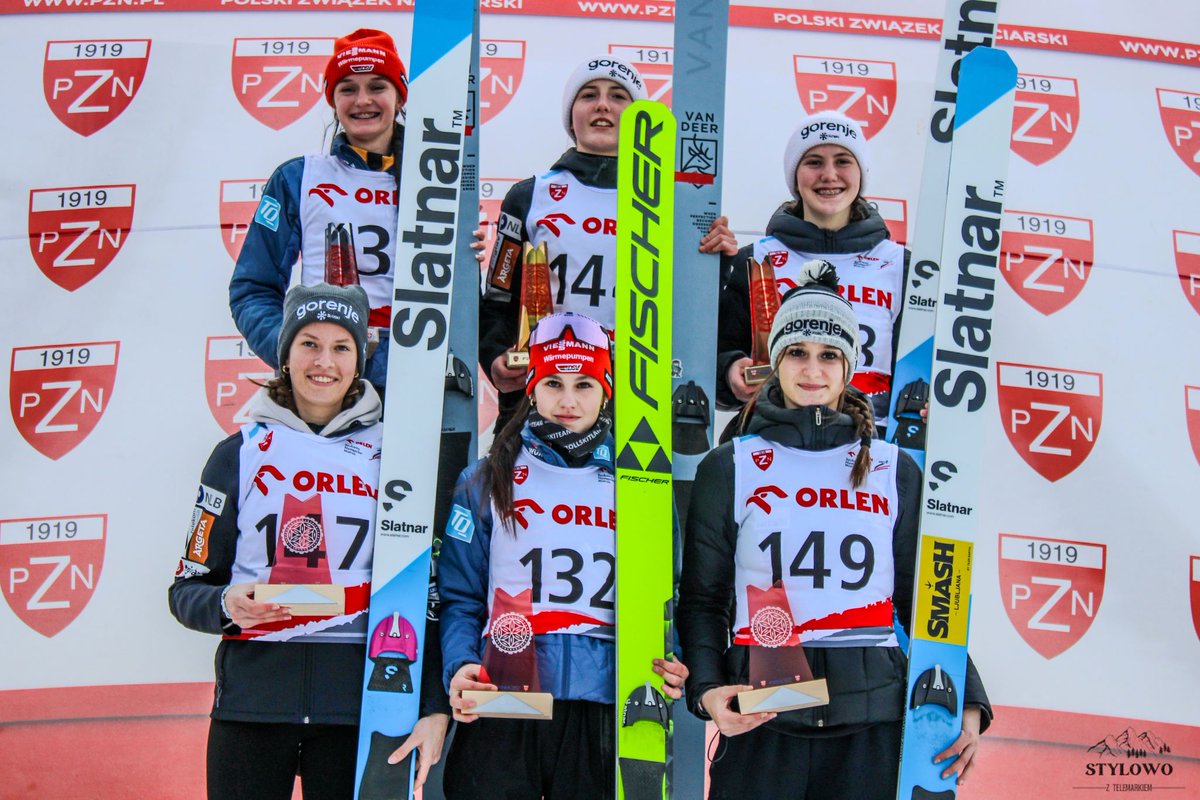 szt_redakcja's tweet photo. Alpen Cup w #Szczyrk 🇵🇱 (24.01.2025)
🥇 Tina #Erzar 🇸🇮
🥈 Kim Amy #Duschek 🇩🇪
🥉 Tinkara #Komar 🇸🇮
4. Lucija #Jurgec 🇸🇮
5. Anna-Fay #Scharfenberg 🇩🇪
6. Mia #Ingolic 🇸🇮
📸: Martyna Okrzesik (@mokrzesikk)
#skijumping #skijumpingfamily https://t.co/VCEhj7Eb1s