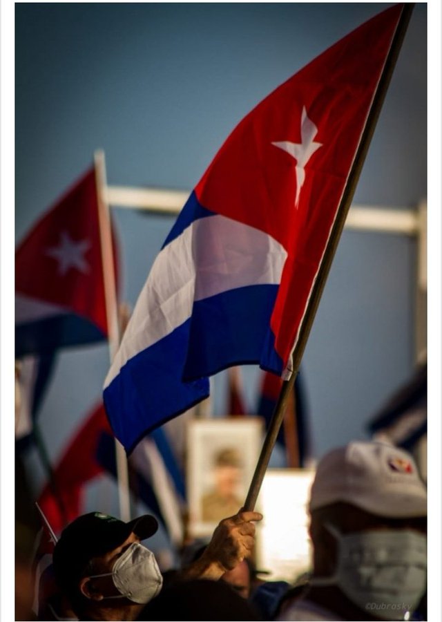 Son #66AñosEnRevolución de Pie y Combatiendo, sin rendirnos jamás!! Haciendo historia y haciendo Revolución.
#CubaVencerá
