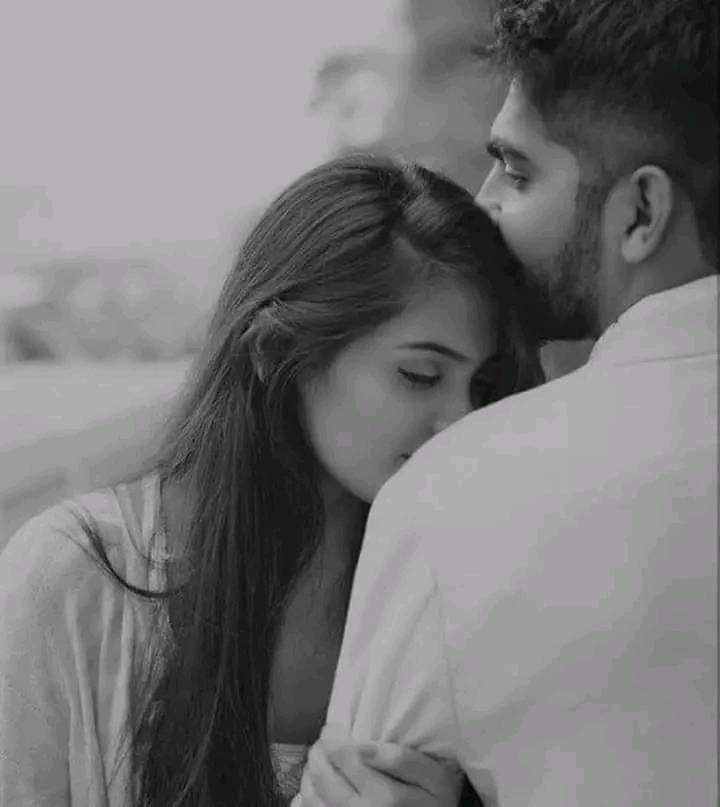 أتعلمون ما هُو الأمان 💙..
هو أن يكون بحياتك شخص
 تُخبره بحديث يومك دون
 أن يمل سَماعك 
وأن ينشغل بكل امورك البسيطة
كأنه يعتني بمُمتلكاته الثمينة
وأن لايسمح للحزن ان يطرق
باب قلبك
شخص يكن دائما" الحضن الدافيء"
الذي يحميك من برد الحياة وقسوتها
#مساء_الخير 
#رسالة_لقلبك 
#راقت_لي