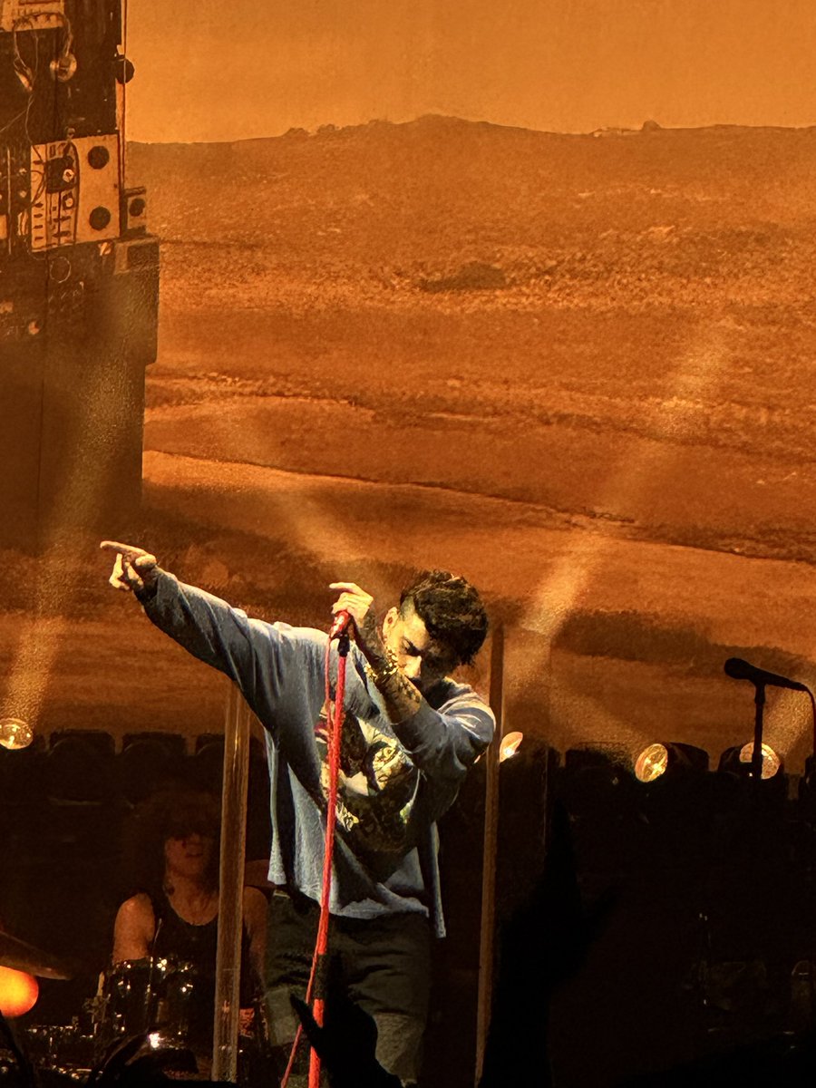 Anna32516's tweet photo. Zayn in DC💛 #ZaynSTTSTour https://t.co/aoBuINTG16
