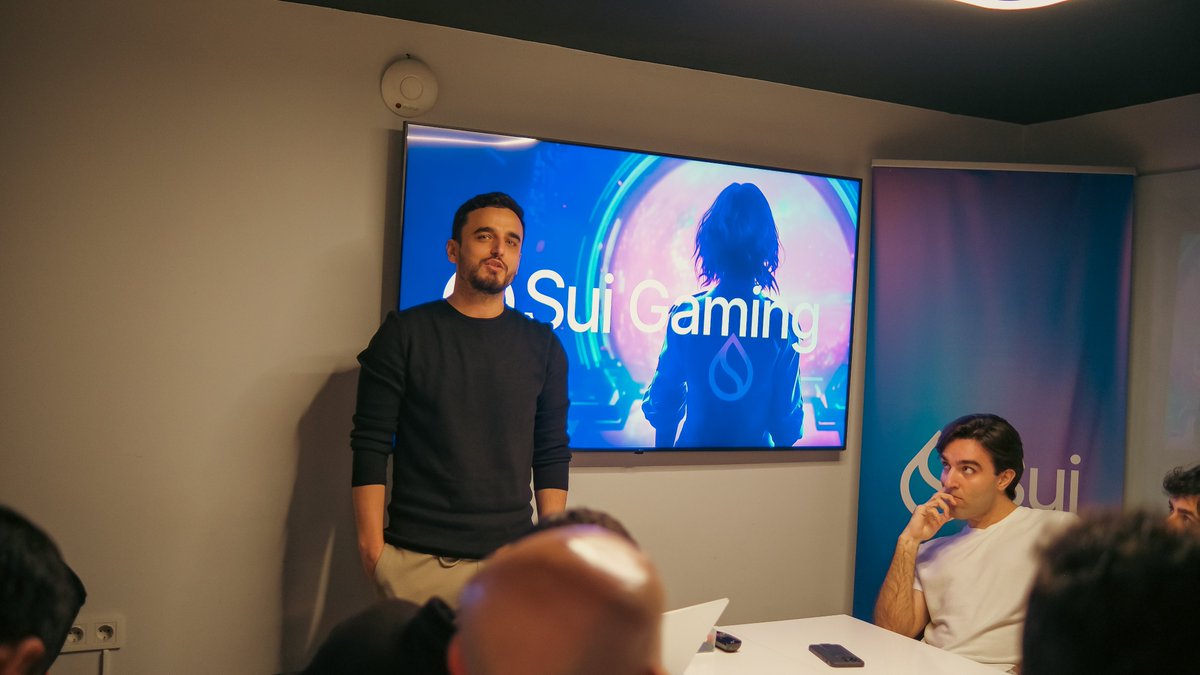 🚀 Dün akşam Altcointurk Base olarak <a href="/SuiNetwork/">Sui</a>  ile birlikte harika bir #KriptoCuma etkinliğine ev sahipliği yaptık.

Oldukça keyifli geçen etkinlikte Sui ile ilgili son gelişmeleri öğrendik ve Gaming alanında yapılan işler hakkında bilgiler aldık. 

İşte dünden fotoğraflar: