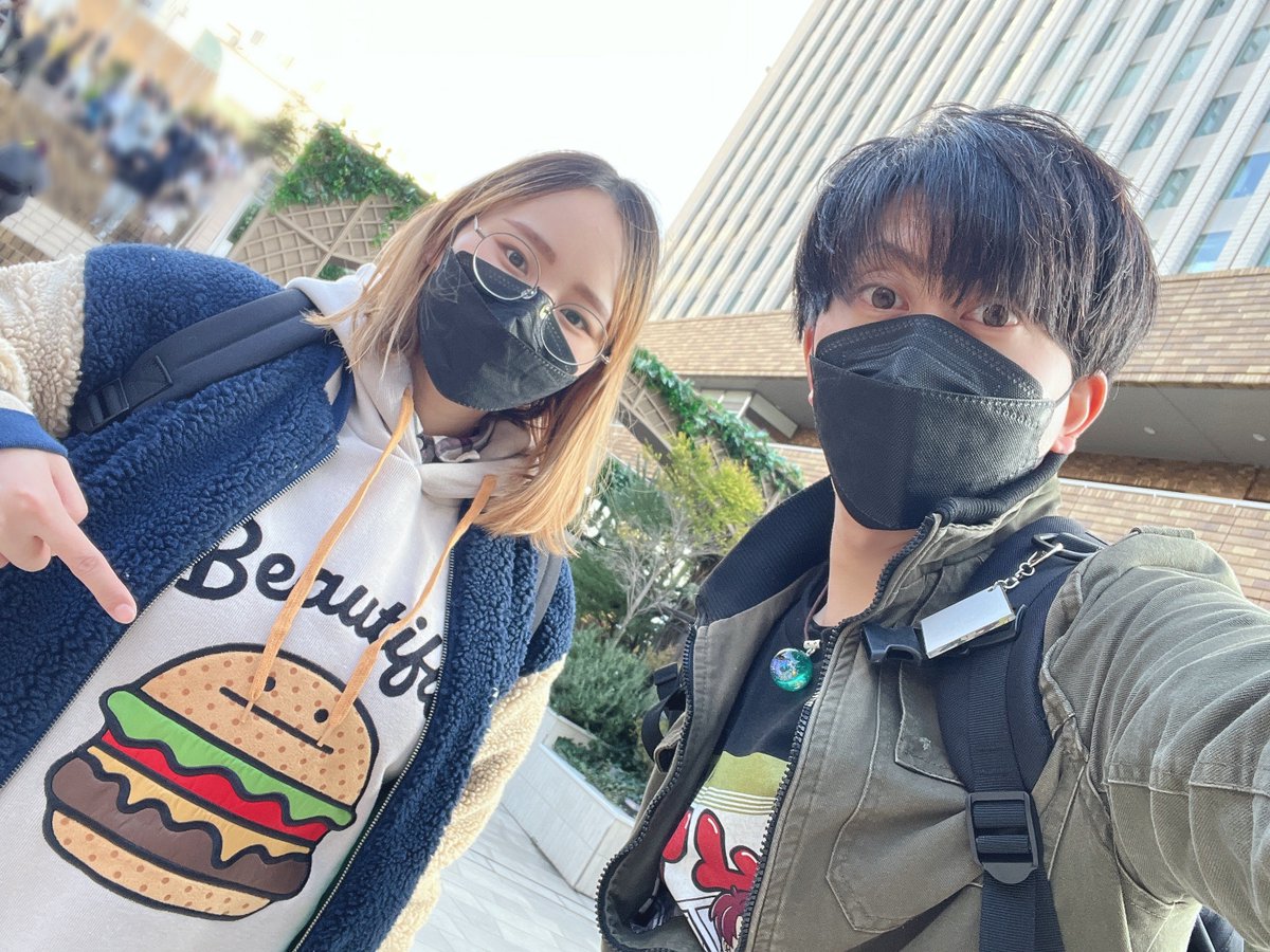 FRIDAYSで新年会🍔
でっかいバーガーを食べつつ、色々な話を聞けて面白かったし、次の予定も決まったので早速資料を集める〜🥳楽しみ!!!✨
ちょびっとアコスタの様子を覗いてきた✌