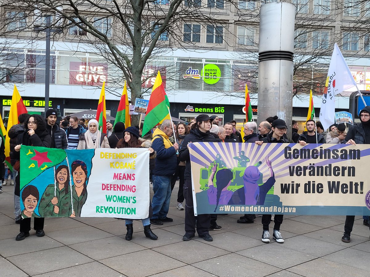 FuocoSavinelli's tweet image. Solidarität mit Rojava #Riseup4Rojava #b2501