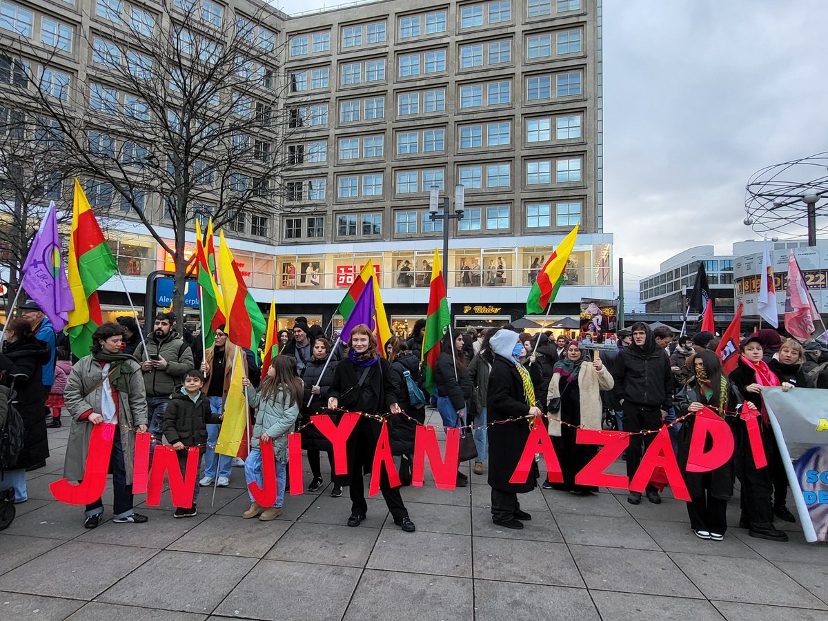 FuocoSavinelli's tweet image. Solidarität mit Rojava #Riseup4Rojava #b2501