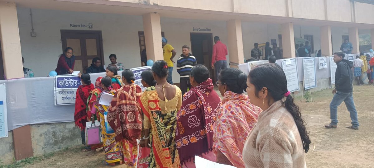 দুয়ারে সরকার : পর্ব ৯

৩৭ টি প্রকল্পে,
অযোধ্যা গ্রাম পঞ্চায়েতে
আবেদনের সচিত্র গল্প।

বিষ্ণুপুর উন্নয়ন সমষ্টি, বাঁকুড়া। 
#EgiyeBangla 
#DuareSarkar