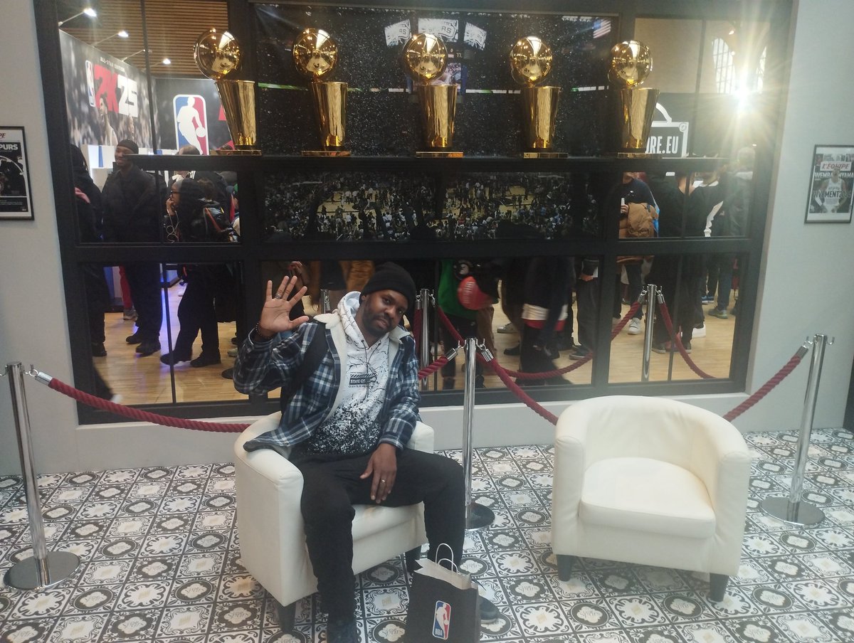 Saru__93's tweet image. Fin de la #NBAHouse pour moi franchement c'est une expérience incroyable pour un fan de basket comme moi et sincèrement j'ai kiffé je vous balancerai d'autres photos sur mon Instagram perso mais en voilà déjà une 🔥