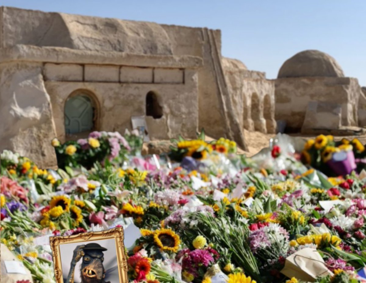 crowds have begun placing memorial flower bouquets outside of Watto's home on Tattooine 🤍